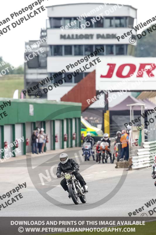 Vintage motorcycle club;eventdigitalimages;mallory park;mallory park trackday photographs;no limits trackdays;peter wileman photography;trackday digital images;trackday photos;vmcc festival 1000 bikes photographs